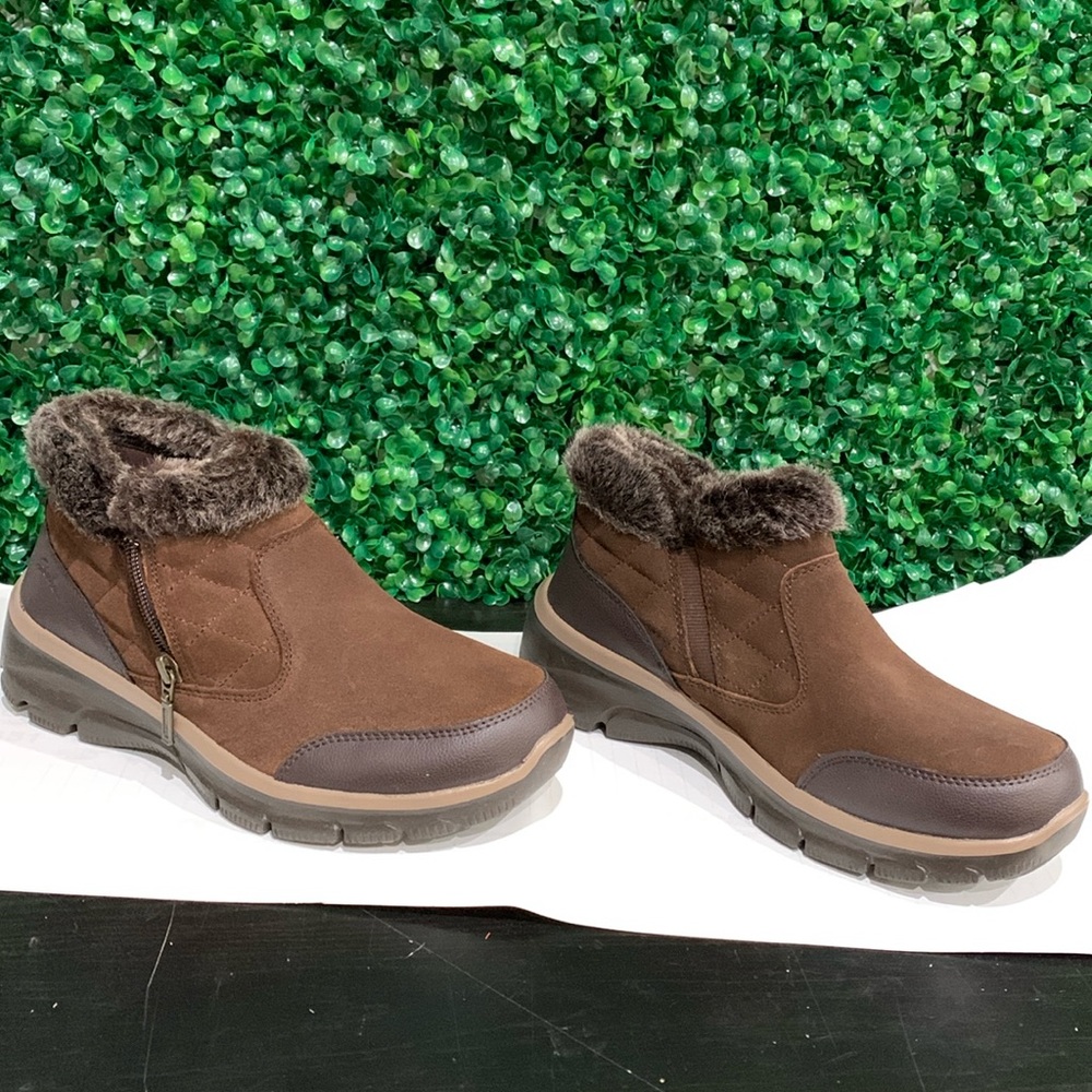 Skechers size 8.5 color chocolate